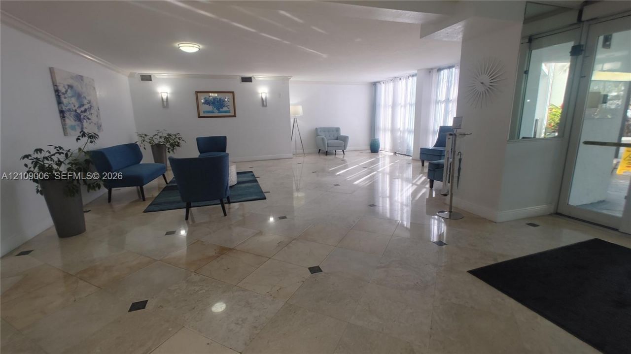 1000 Parkview Dr, Unit 406, Hallandale Beach, FL 33009 Photo