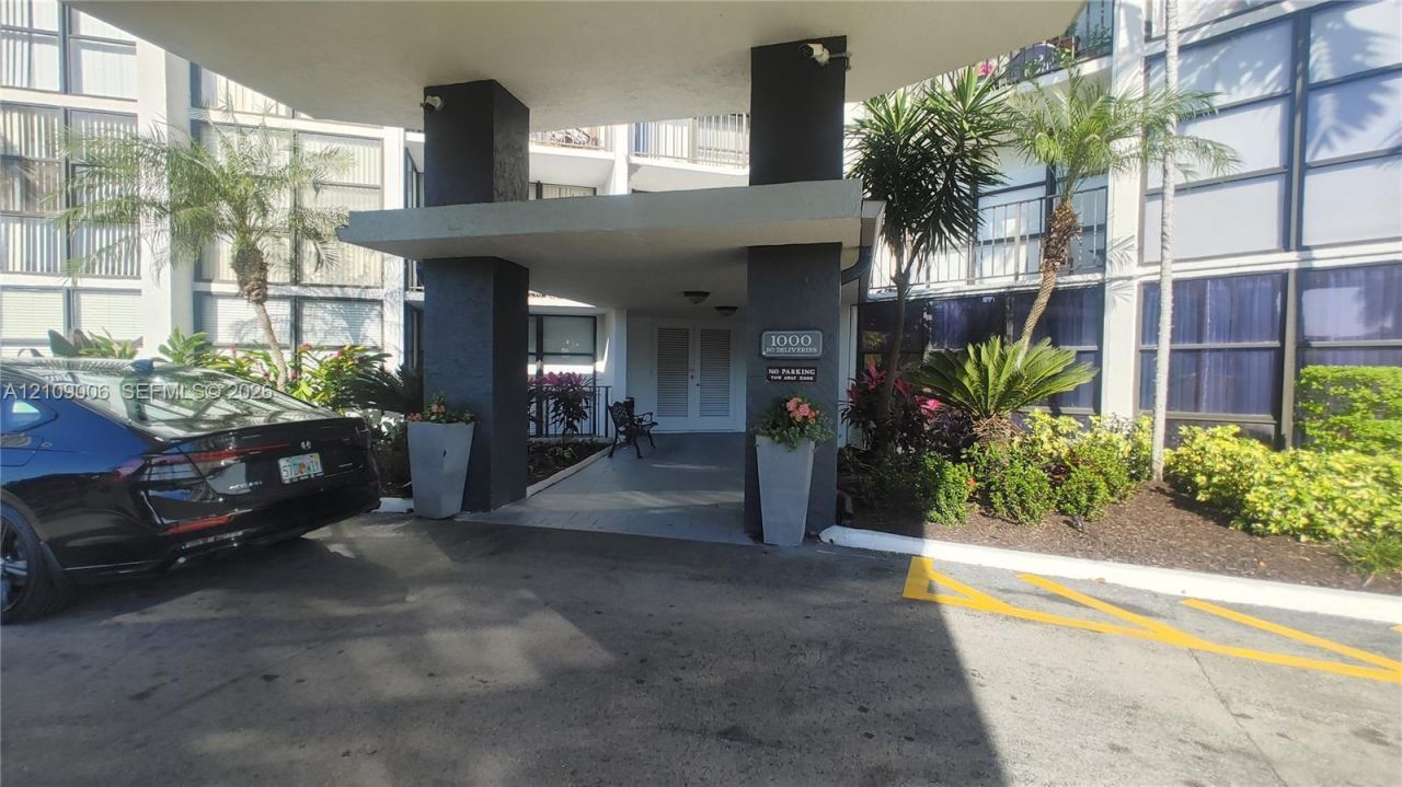 1000 Parkview Dr, Unit 406, Hallandale Beach, FL 33009 Photo