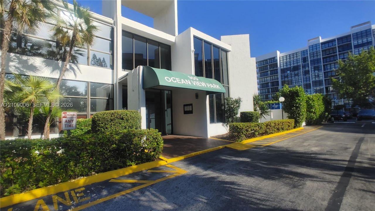 1000 Parkview Dr, Unit 406, Hallandale Beach, FL 33009 Photo