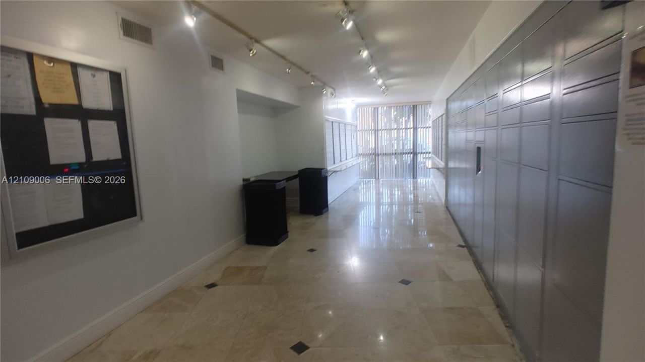 1000 Parkview Dr, Unit 406, Hallandale Beach, FL 33009 Photo