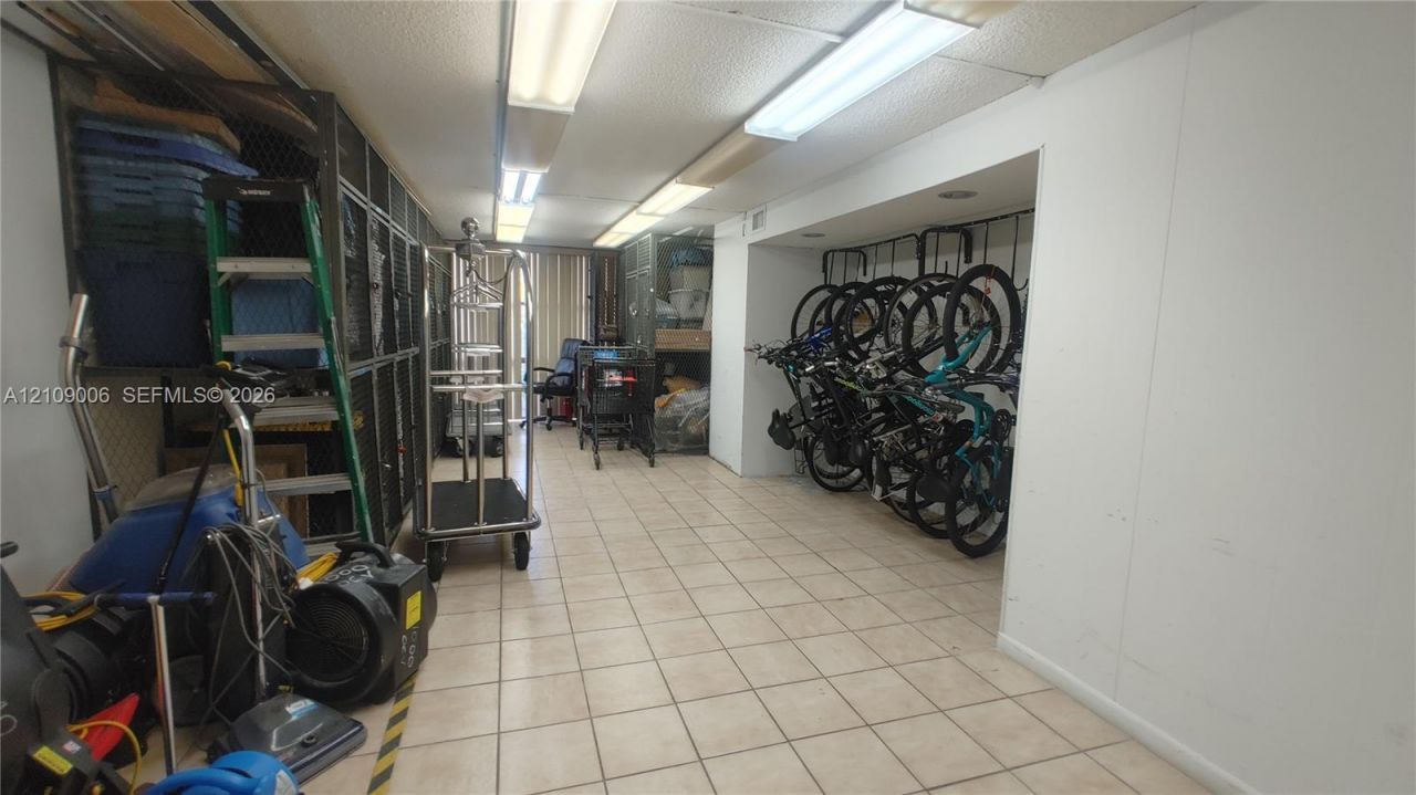 1000 Parkview Dr, Unit 406, Hallandale Beach, FL 33009 Photo