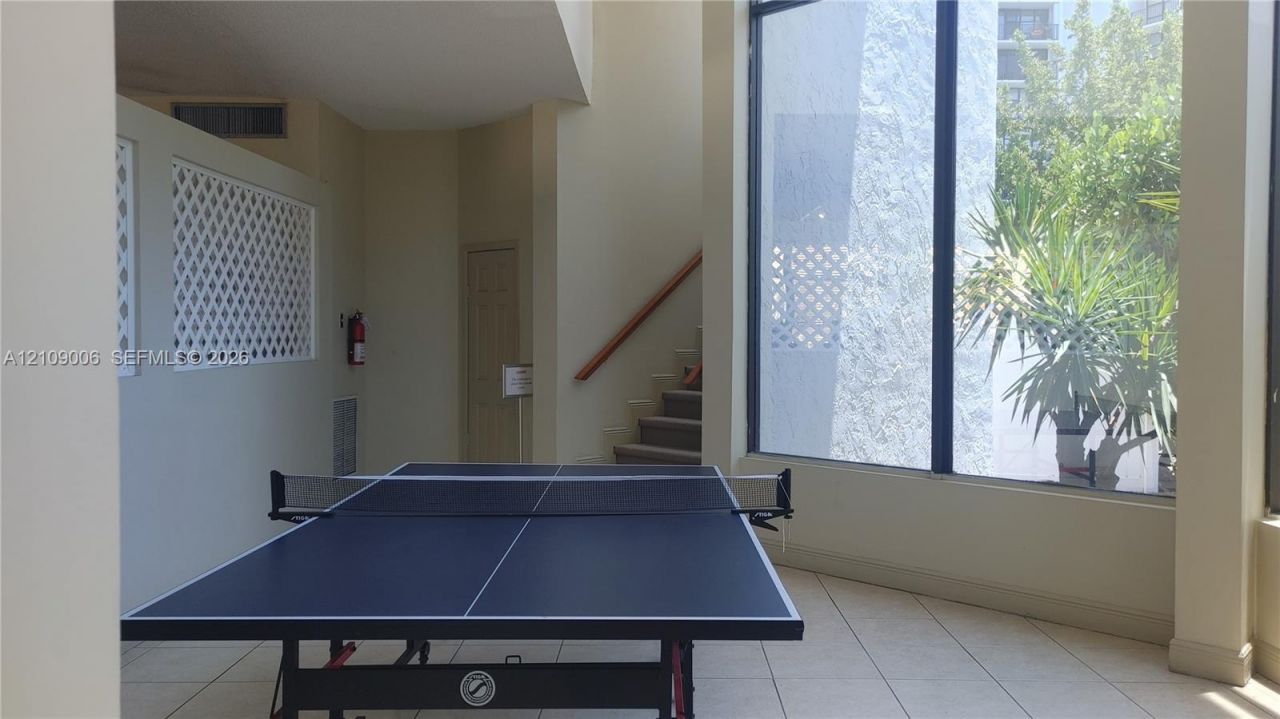 1000 Parkview Dr, Unit 406, Hallandale Beach, FL 33009 Photo