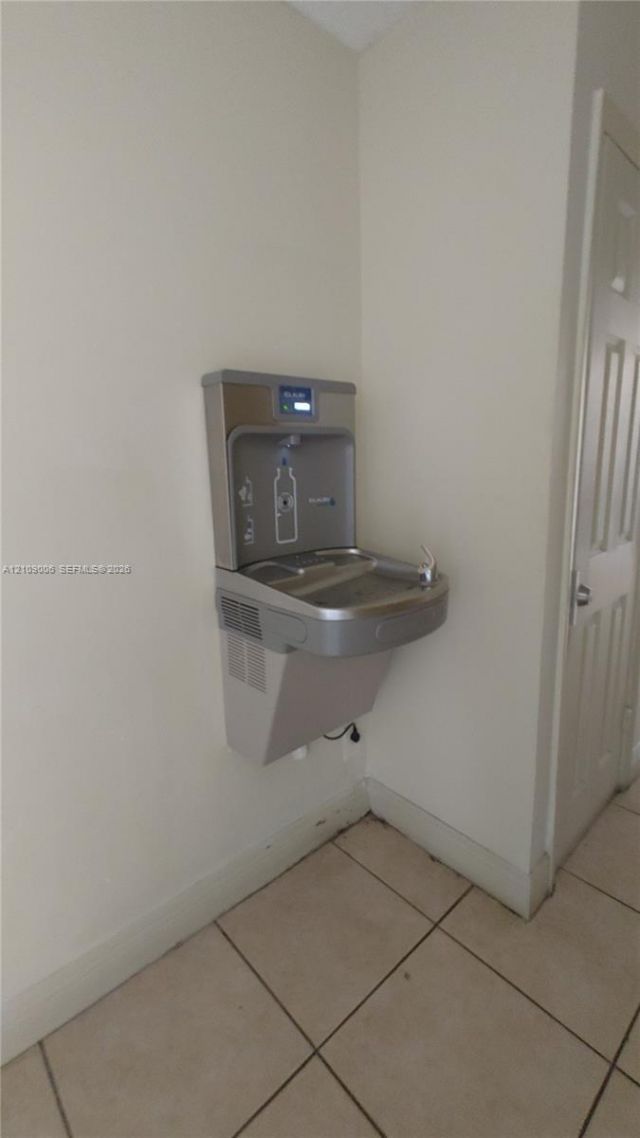 1000 Parkview Dr, Unit 406, Hallandale Beach, FL 33009 Photo
