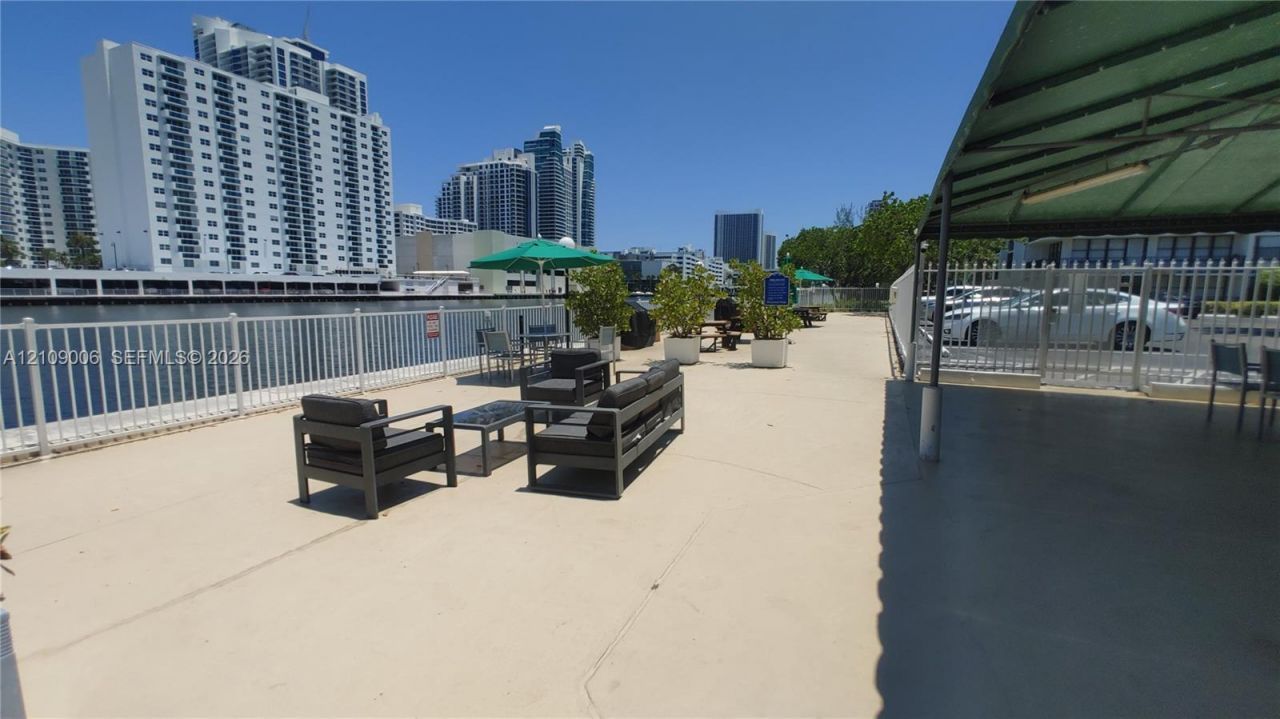 1000 Parkview Dr, Unit 406, Hallandale Beach, FL 33009 Photo