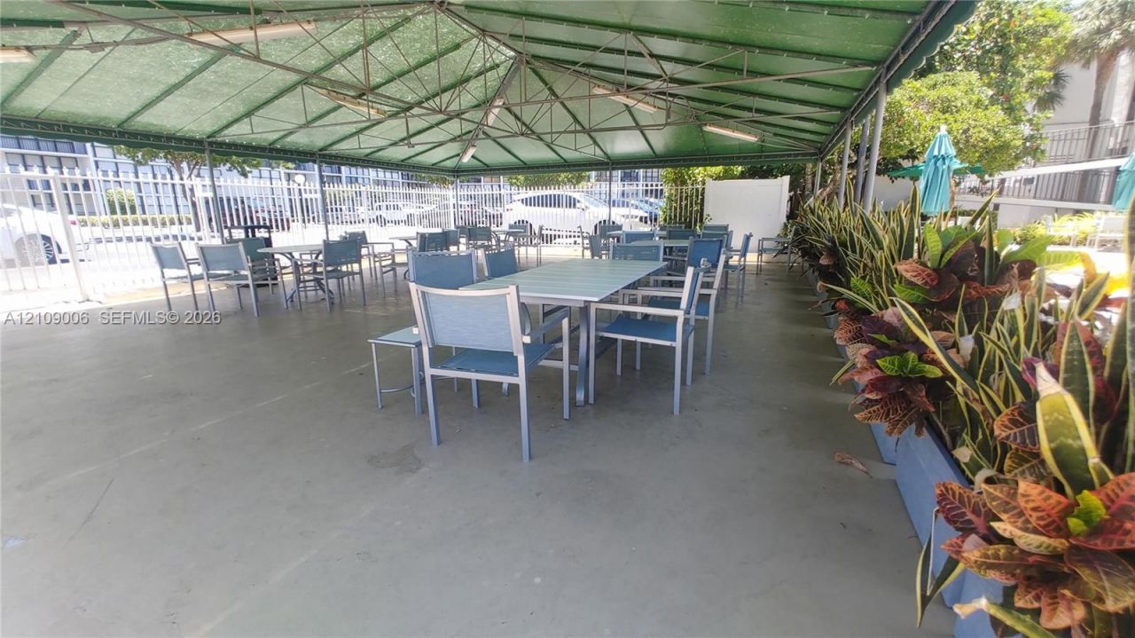 1000 Parkview Dr, Unit 406, Hallandale Beach, FL 33009 Photo