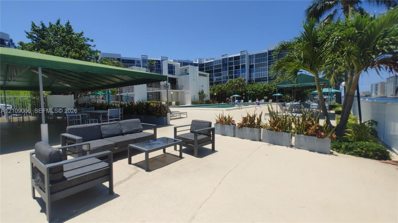 1000 Parkview Dr, Unit 406, Hallandale Beach, FL 33009 Photo