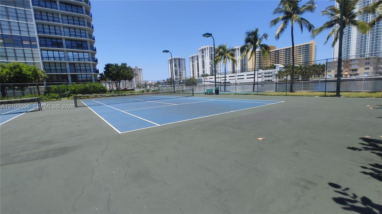 1000 Parkview Dr, Unit 406, Hallandale Beach, FL 33009 Photo
