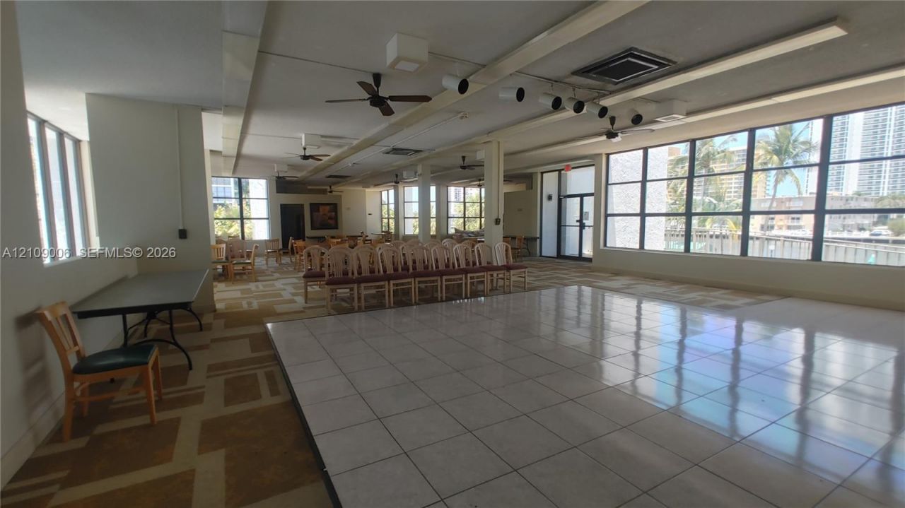 1000 Parkview Dr, Unit 406, Hallandale Beach, FL 33009 Photo