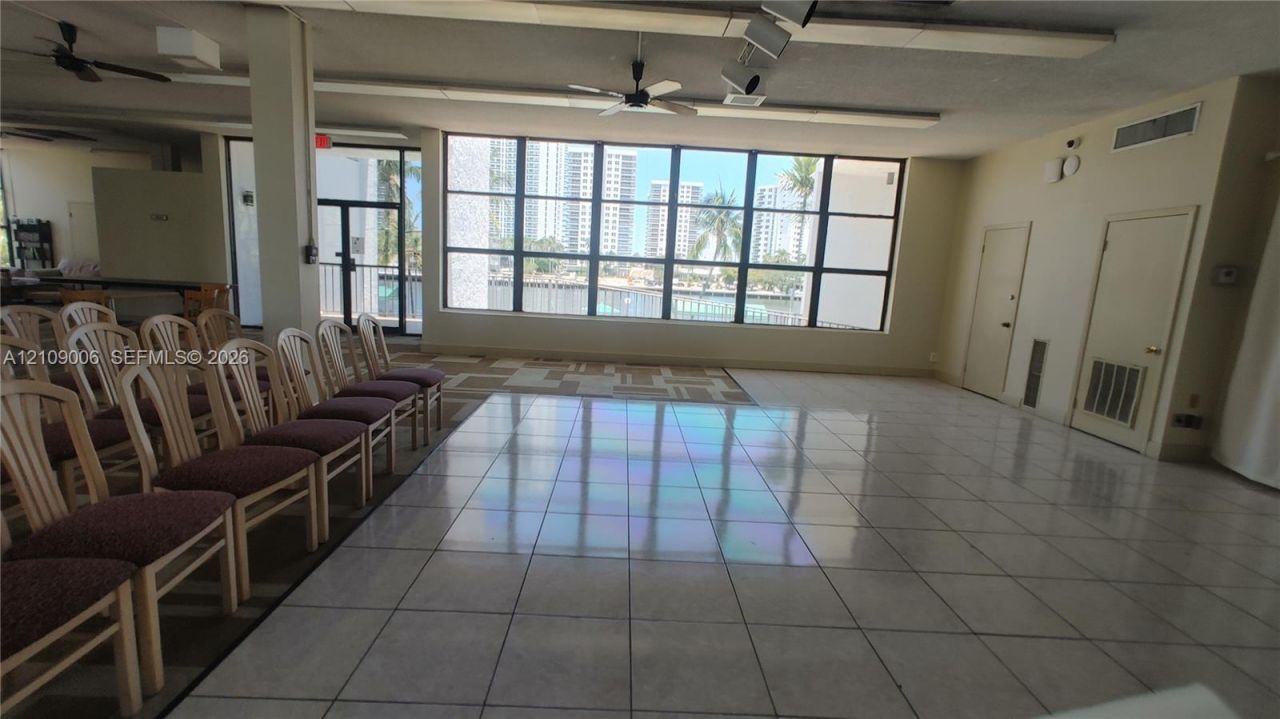 1000 Parkview Dr, Unit 406, Hallandale Beach, FL 33009 Photo