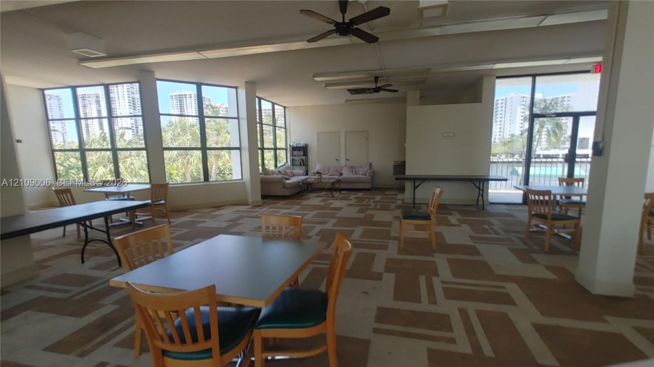 1000 Parkview Dr, Unit 406, Hallandale Beach, FL 33009 Photo