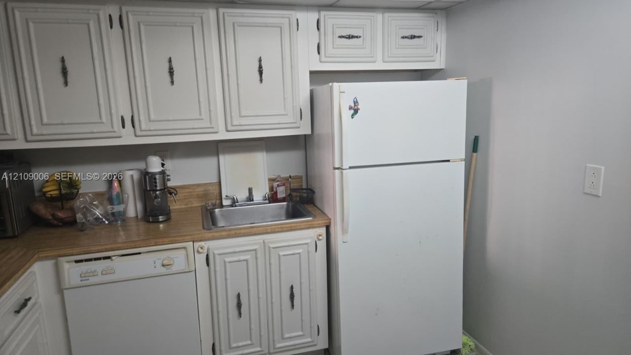 1000 Parkview Dr, Unit 406, Hallandale Beach, FL 33009 Photo