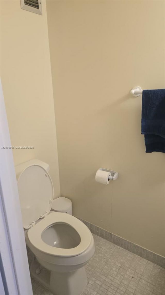 1000 Parkview Dr, Unit 406, Hallandale Beach, FL 33009 Photo