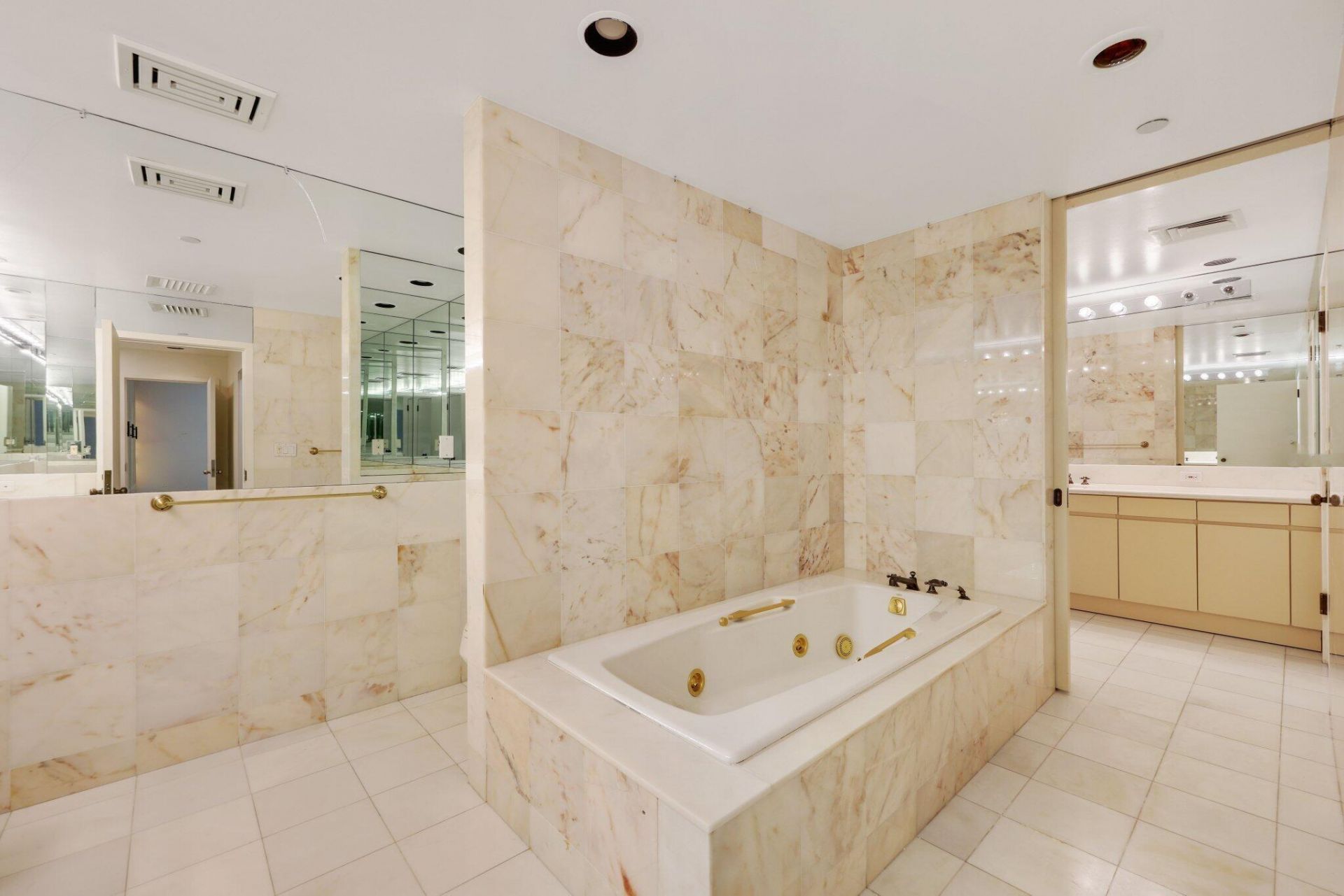 2 N Breakers Row, Unit S32, Palm Beach, FL 33480 Photo