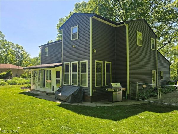 9443 Ledge Acres Drive , Macedonia, OH 44056