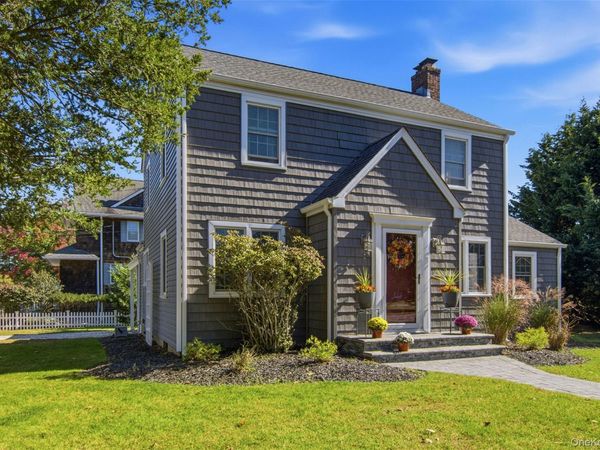 131 Ocean Avenue , Center Moriches, NY 11934
