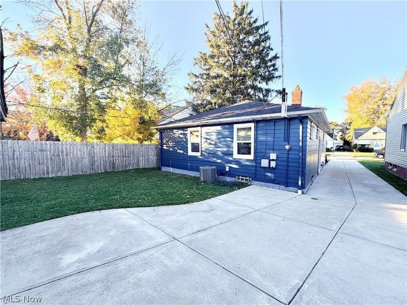 8409 Wainstead Drive, Parma, OH 44129 Photo 25
