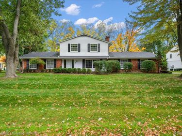 5319 Echo Road, Bloomfield Township, Mi 48302