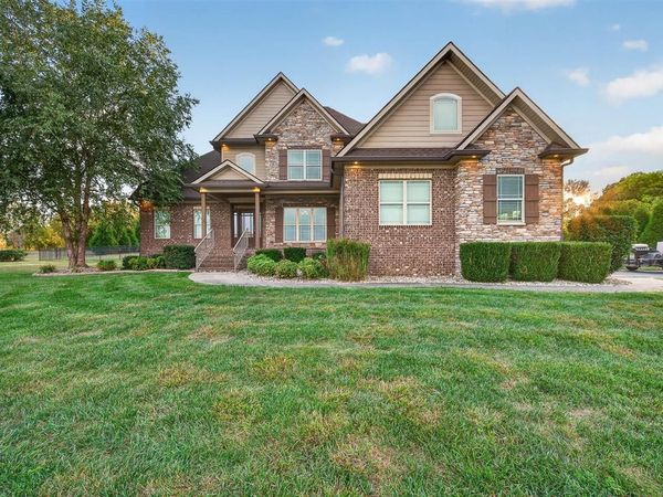 4623 Fairvue Farm Boulevard , Bowling Green, KY 42104