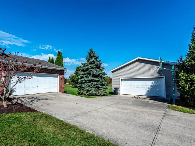 598 Shady Oak Court, Turtle Creek Township, OH 45036 Photo 4