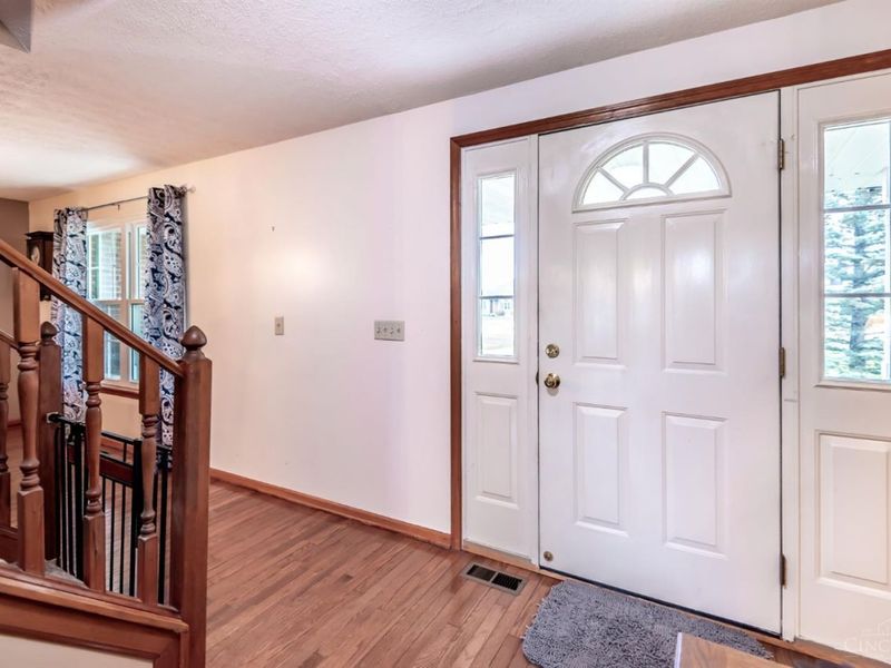 598 Shady Oak Court, Turtle Creek Township, OH 45036 Photo 7