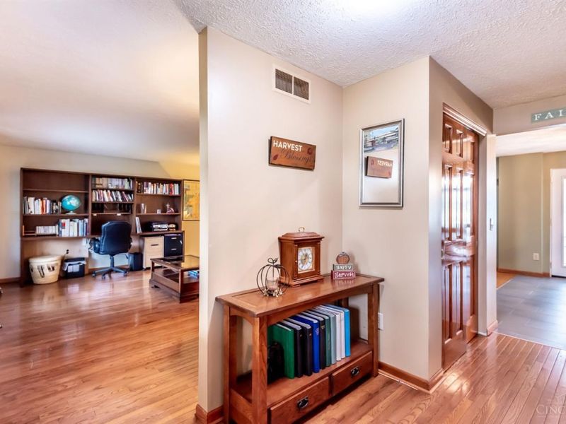 598 Shady Oak Court, Turtle Creek Township, OH 45036 Photo 8