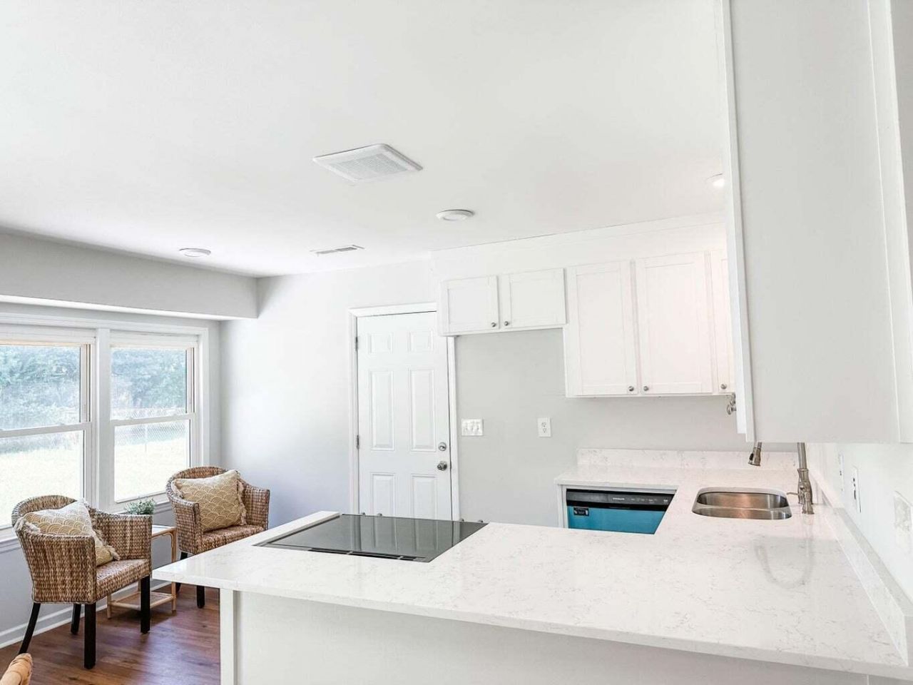4428 Jenwood Street Photo 4
