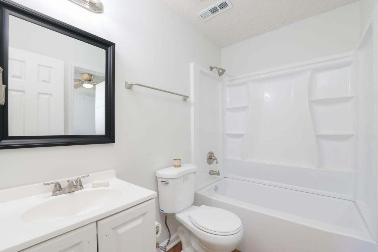 4428 Jenwood Street Photo 8
