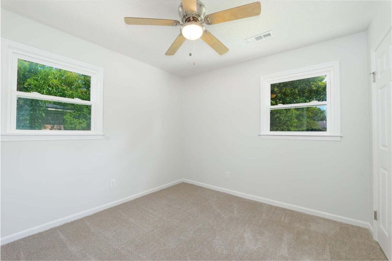 4428 Jenwood Street Photo 9