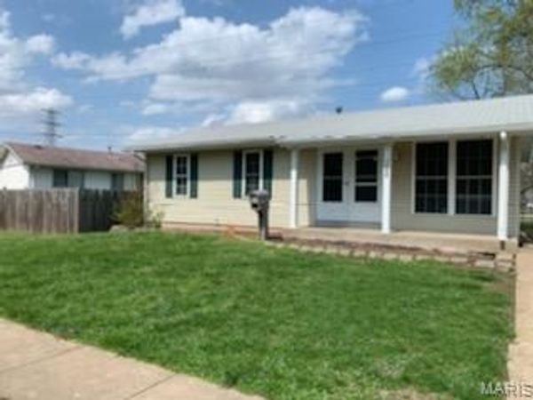 1083 Kinderling Lane , Florissant, MO 63031