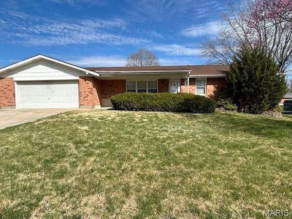 724 Clarence Drive , St Charles, MO 63301
