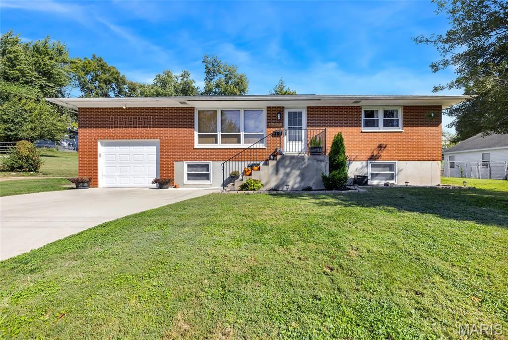 236 S Riebeling Street, Columbia, IL 62236 Main Photo