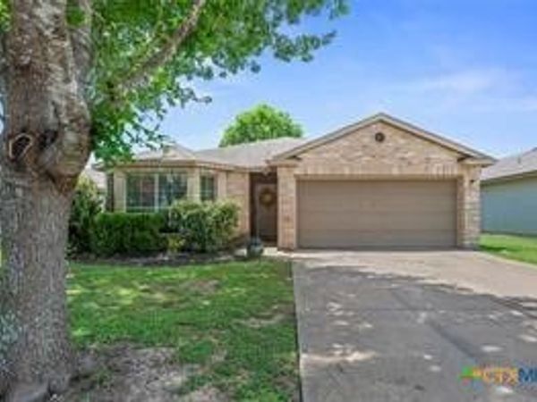 303 Liberty Street , Hutto, TX 78634