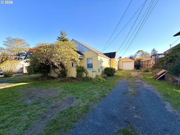 1321 CALIFORNIA AVE, Coos Bay, OR 97420
