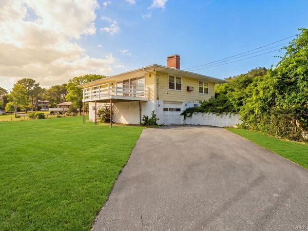 1 Oceanview Road , Hampton Bays, NY 11946