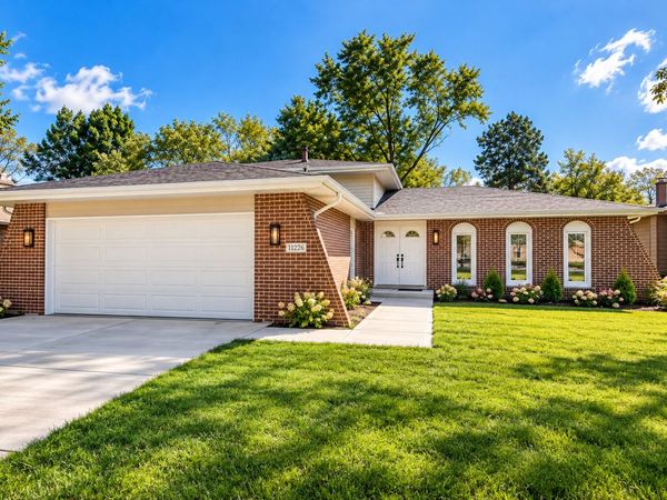 11226 S Deerpath Lane , Palos Hills, IL 60465