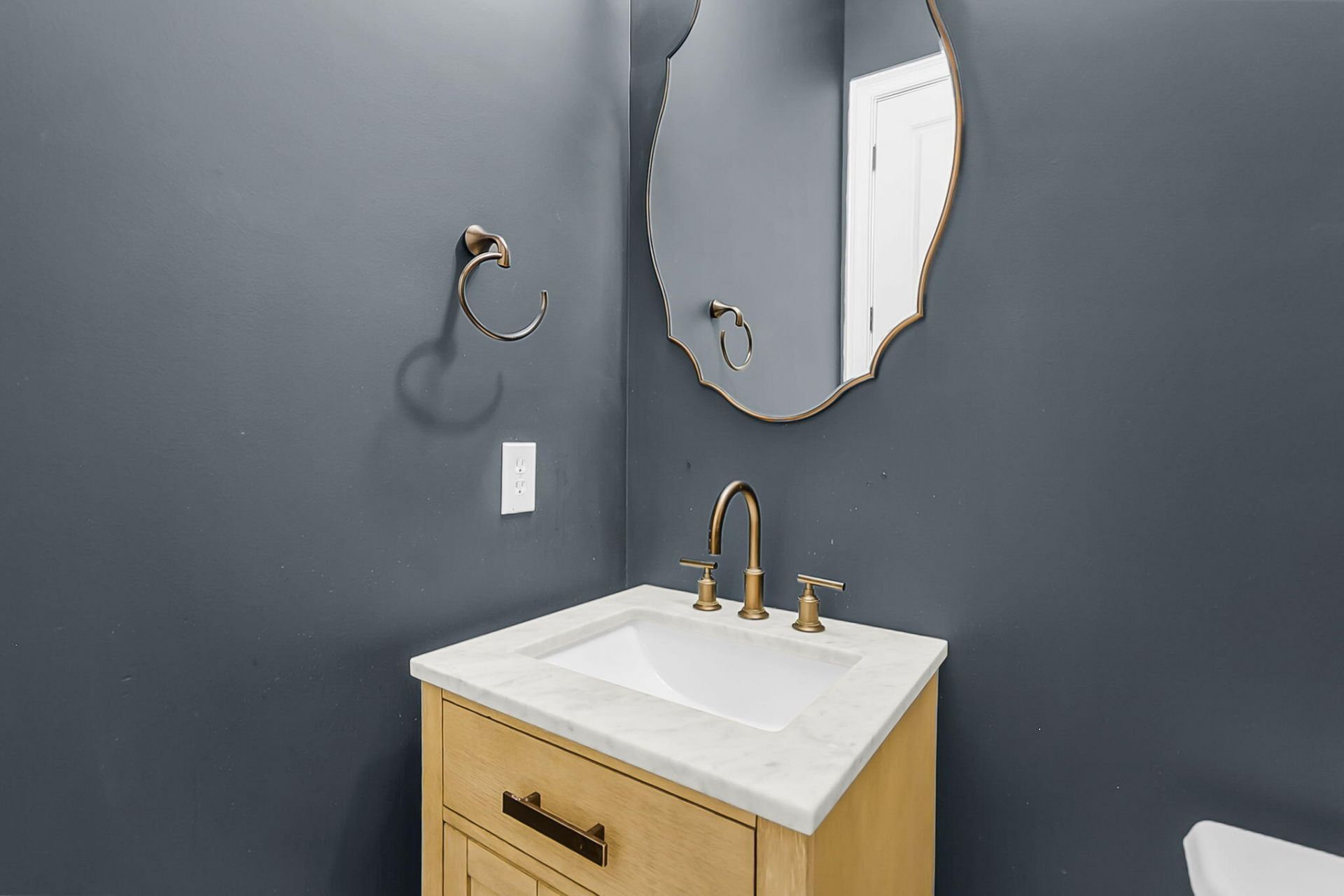 3664 Shutesbury Street Photo 29