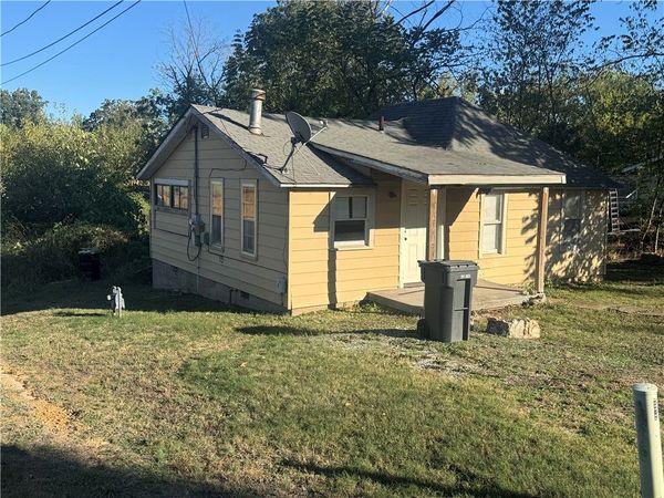 901 D Street , Rogers, AR 72756