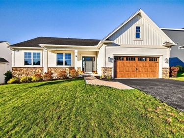 8 Black Wood Circle , Pittsford, NY 14534