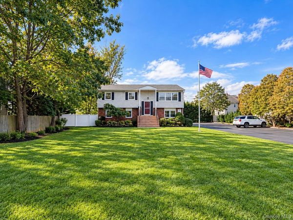 60 Little East Neck Road , Babylon, NY 11702