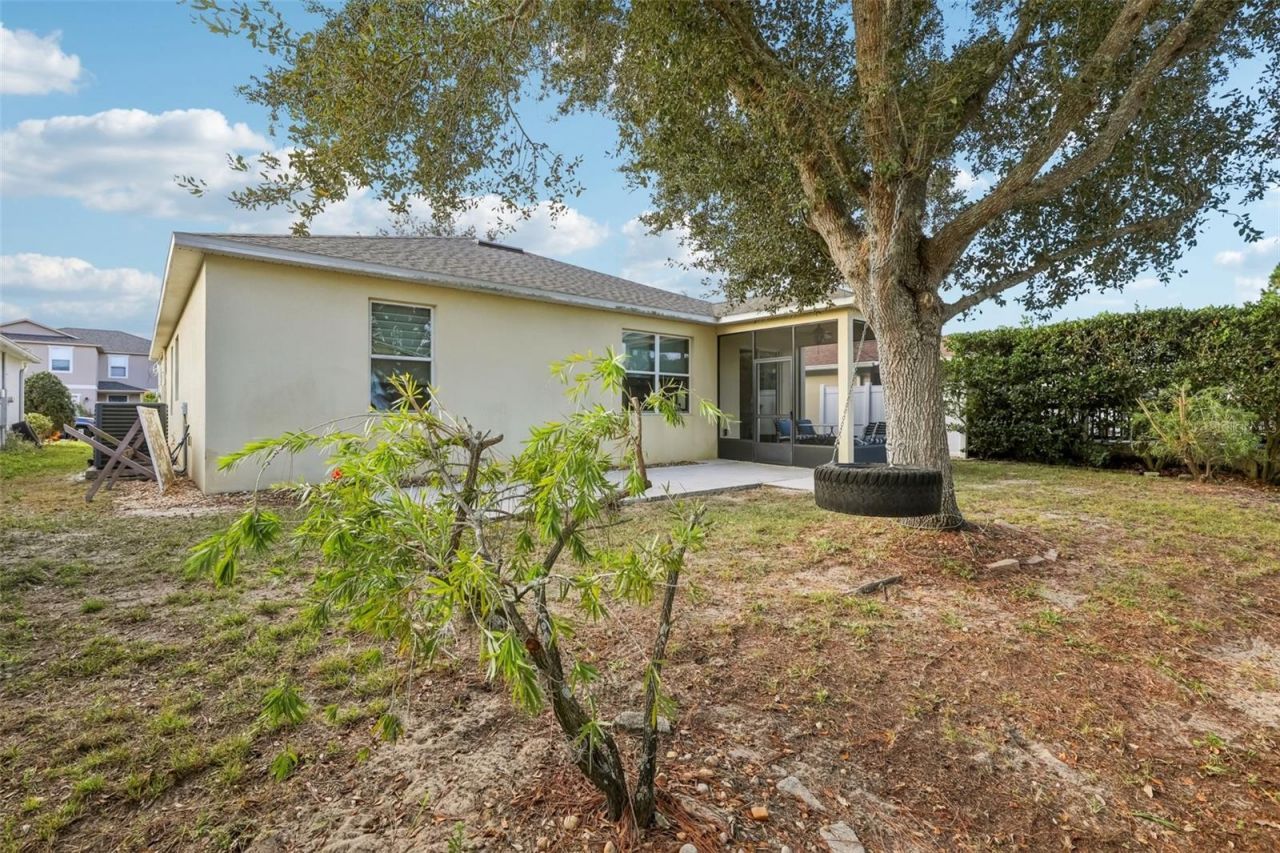 1689 Strathmore Circle , Mount Dora, FL 32757 Photo