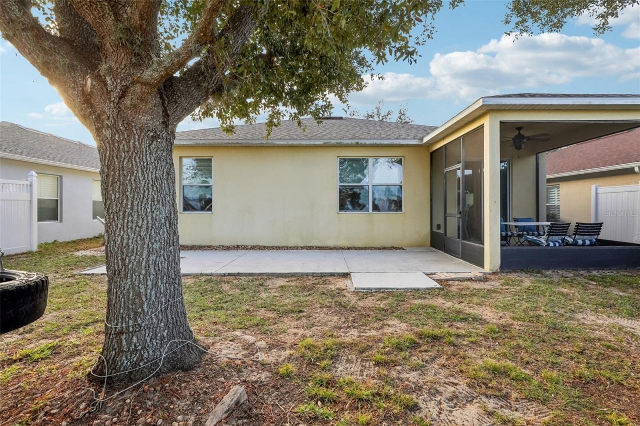 1689 Strathmore Circle , Mount Dora, FL 32757 Photo