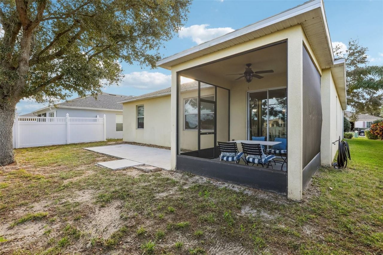 1689 Strathmore Circle , Mount Dora, FL 32757 Photo