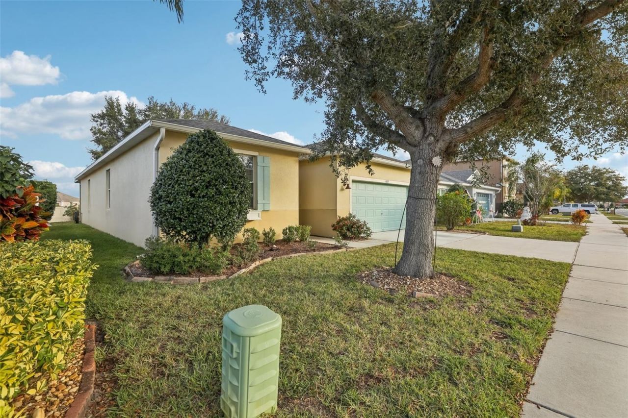 1689 Strathmore Circle , Mount Dora, FL 32757 Photo