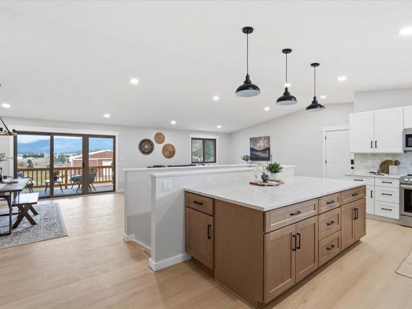 5621 S Conklin Rd, Greenacres, WA 99016