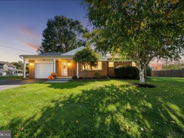 28 LONGVIEW ROAD , SEVEN VALLEYS, PA 17360