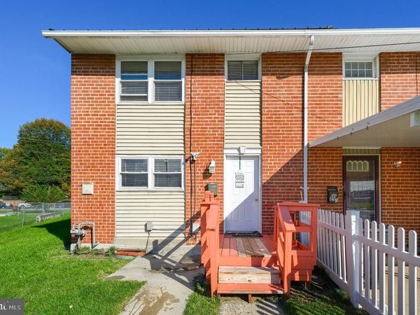 891 E KINGS COURT , YORK, PA 17403