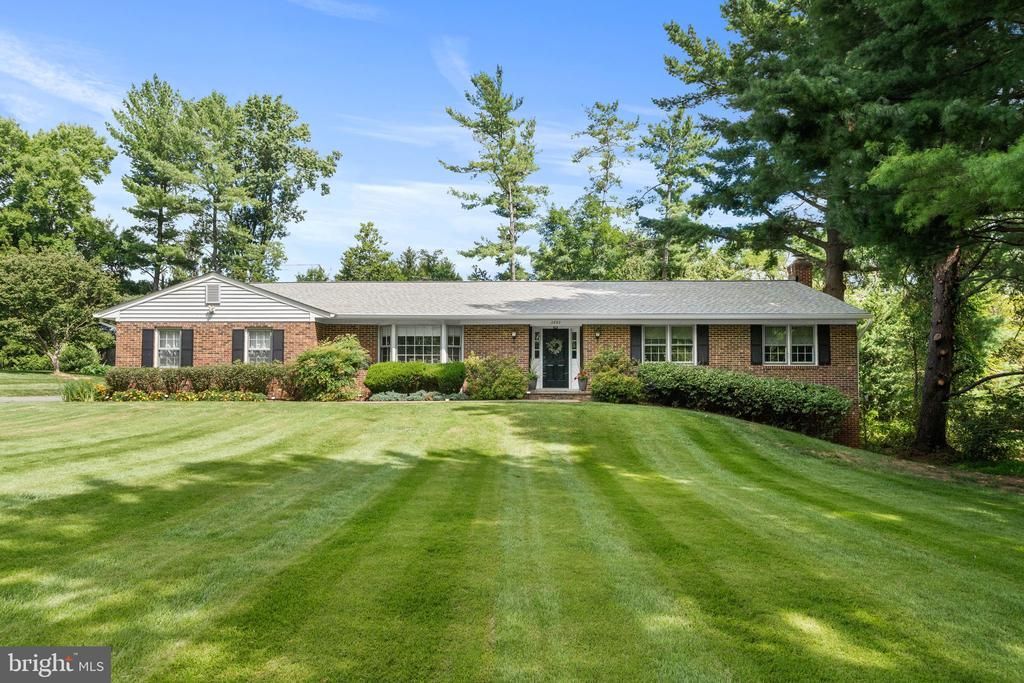 2802 Center Ridge Drive, Oakton, VA 22124 Main Photo