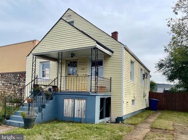 215 E 5TH STREET , FRONT ROYAL, VA 22630