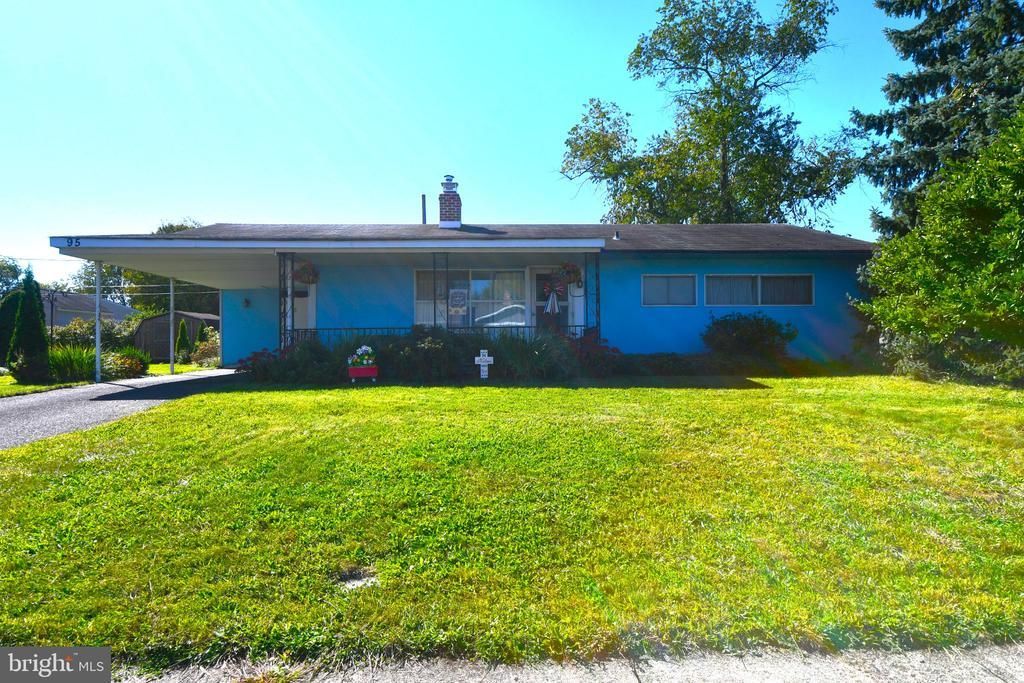 95 Daffodil Lane, Levittown, PA 19055 Main Photo