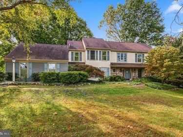 10 MANOR LANE , PHOENIXVILLE, PA 19460